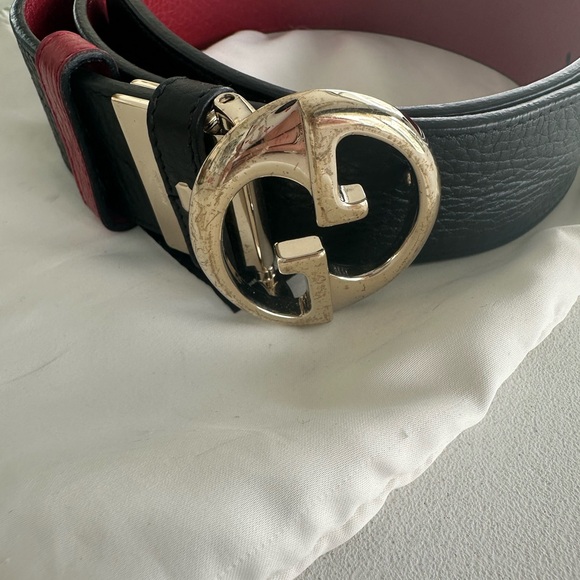 Gucci Interlocking GG Reversible Black/Red Calfskin Belt with Gold-Tone Buckle - Picture 3 of 4